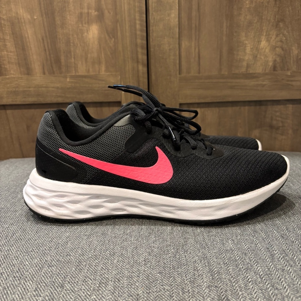 Nike Women's Revolution 6 Shoes‎ Black/Hyper Pink Size 9 EUC - Picture 2 of 11